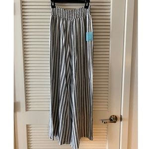 NWT• Ivory/Black Striped Woven Flowy Pant
